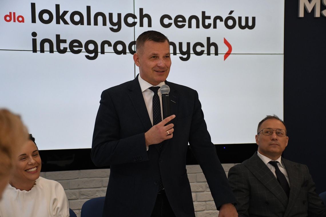5 mln zł dla regionu radomskiego! To pierwsze w tym roku wsparcie z Mazowsza dla regionu 5 mln zł dla regionu radomskiego! To pierwsze w tym roku wsparcie z Mazowsza dla regionu