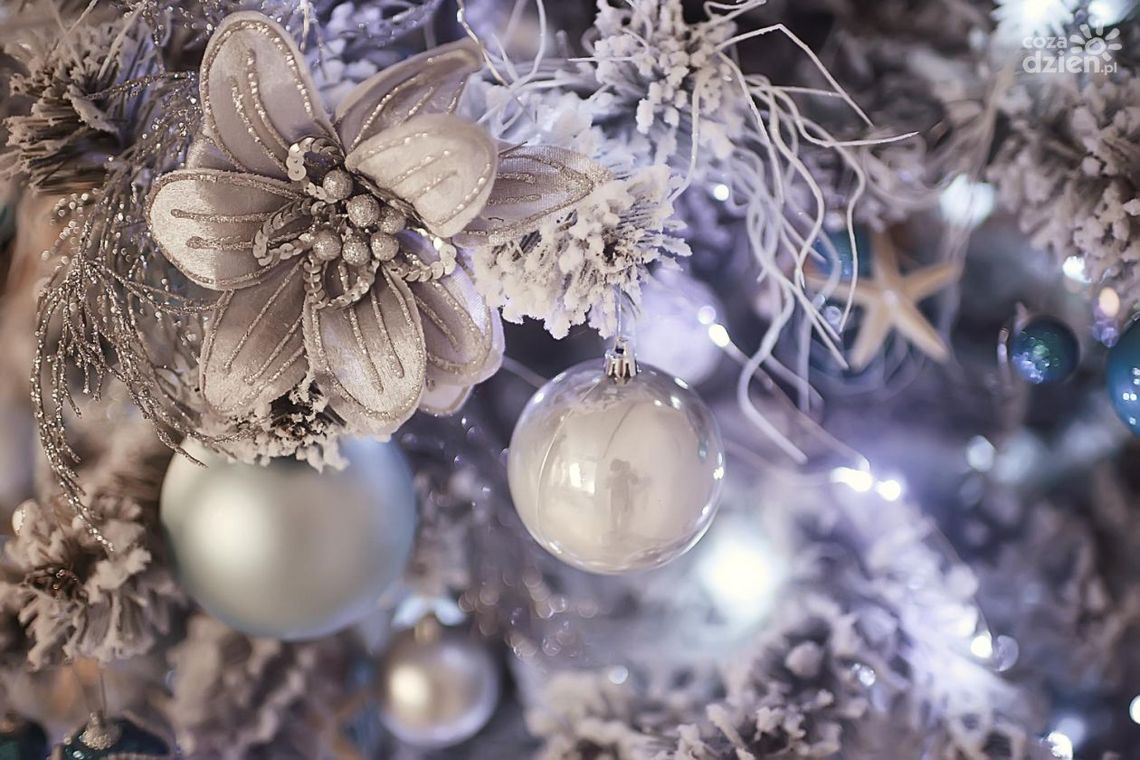 5 powodów, dla których warto zainwestować w bombki z logo