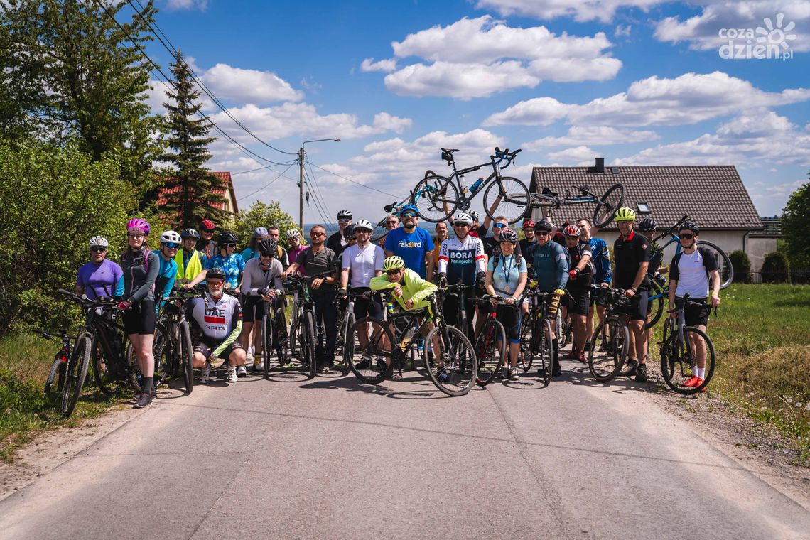 700 rowerzystów ruszyło do Szydłowca. CoZaJazda zakończyła się wyścigiem na Hucisko