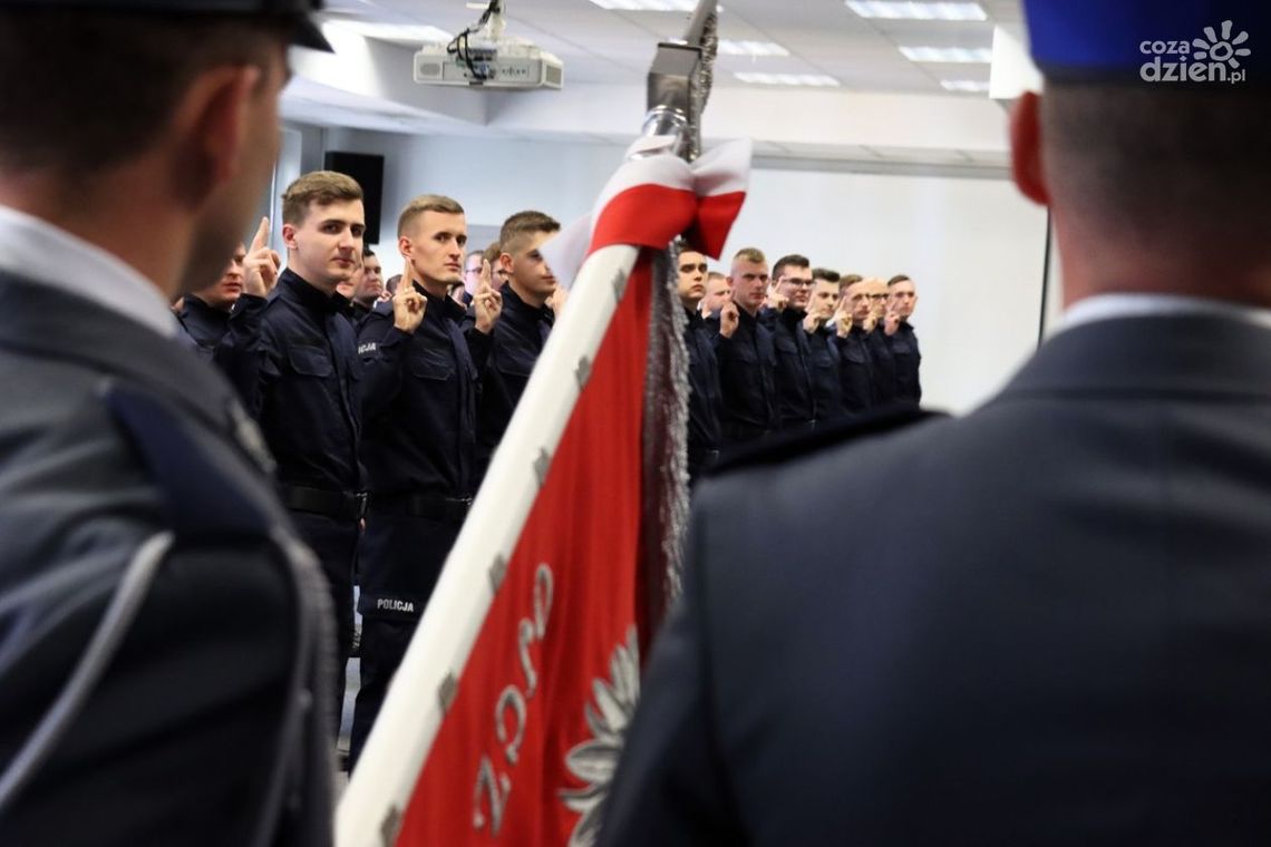 73 nowych policjantów złożyło ślubowanie