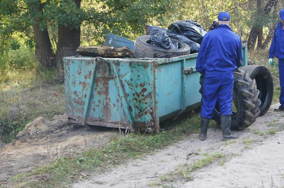 76 kontenerów pełnych śmieci!