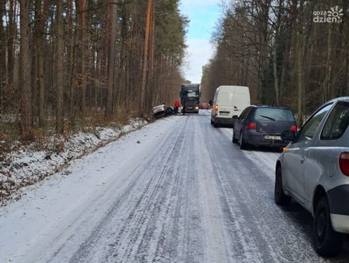 76-latek dachował w Pionkach