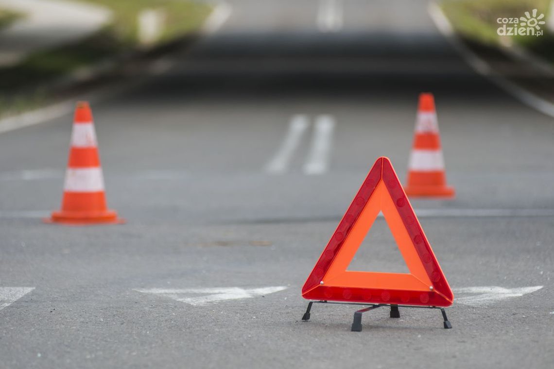 87-latek potrącił na pasach dwie nastolatki. Jedna trafiła do szpitala