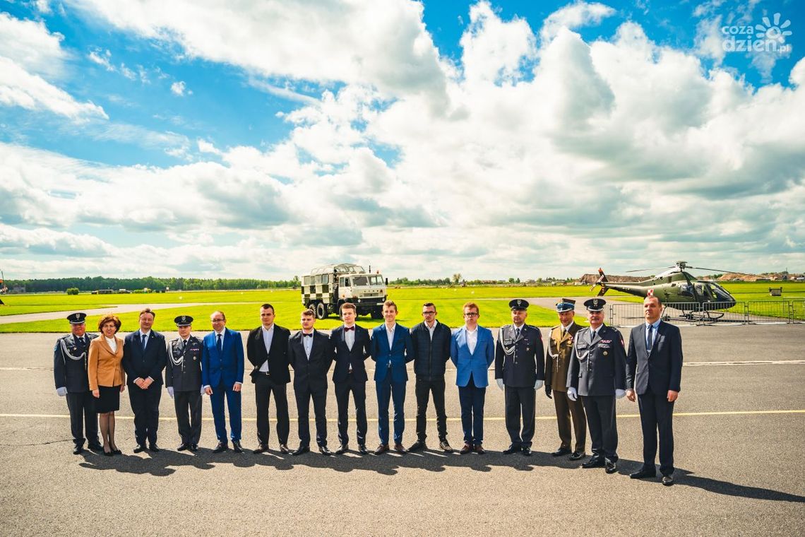 Absolwenci ZDZ z certyfikatami 