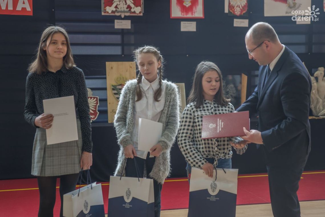 Adam Bielan wręczył nagrody za najlepsze godła