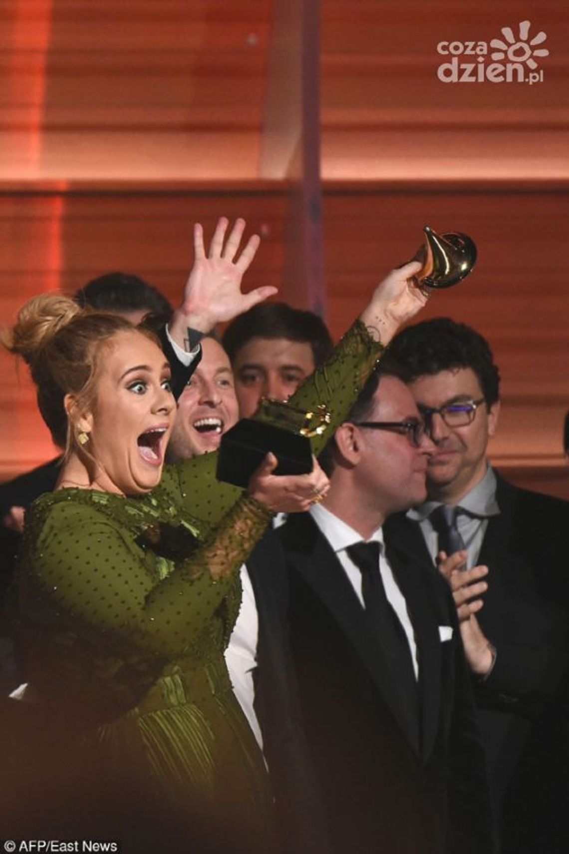 Adele: Połamała statuetkę Grammy! Zobacz dlaczego! Adele: Połamała statuetkę Grammy! Zobacz dlaczego!