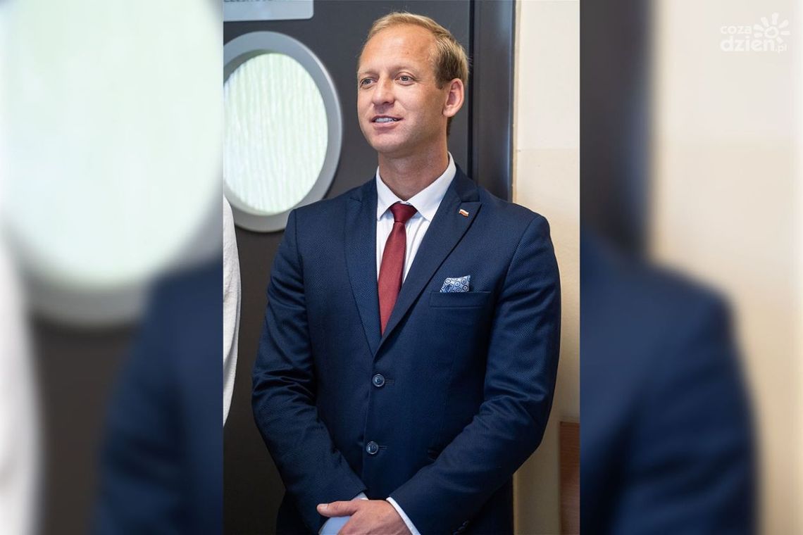 Adrian Barański nowym dyrektorem szkoły w Chwałowicach Adrian Barański nowym dyrektorem szkoły w Chwałowicach