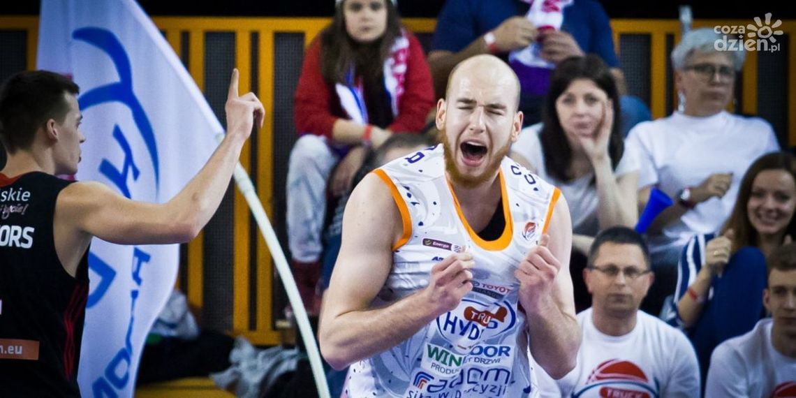 Adrian Bogucki w najlepszej piątce trzeciej kolejki Energa Basket Ligi Adrian Bogucki w najlepszej piątce trzeciej kolejki Energa Basket Ligi