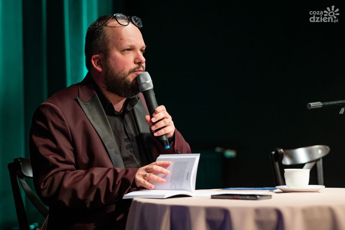 Adrian Szary świętuje 25-lecie pracy literackiej Adrian Szary świętuje 25-lecie pracy literackiej