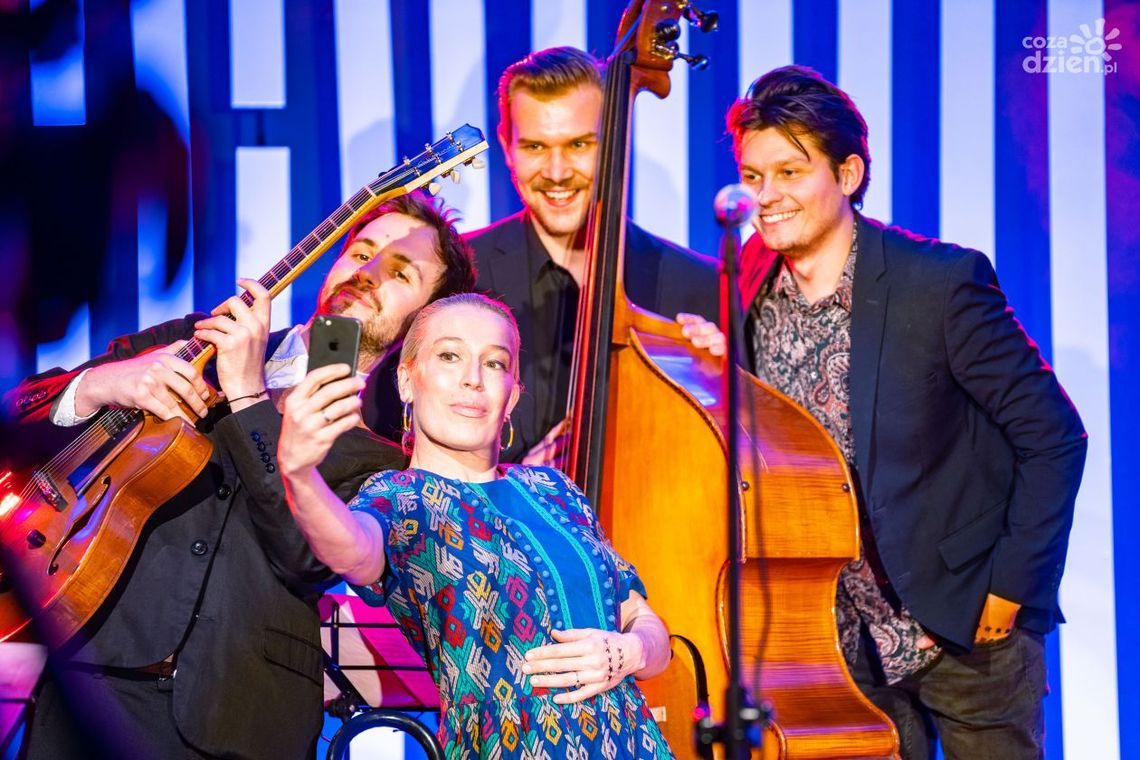 Aga Zayran online z okazji jubileuszu Amfiteatru Aga Zayran online z okazji jubileuszu Amfiteatru