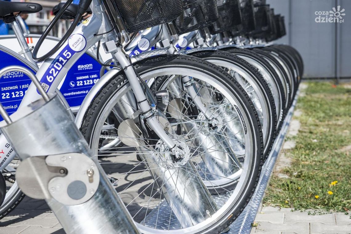 AIR SHOW 2017. Rowerem miejskim na pokazy