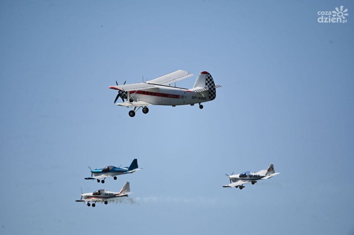 Air Show 2023. Parada samolotów historycznych (wideo)