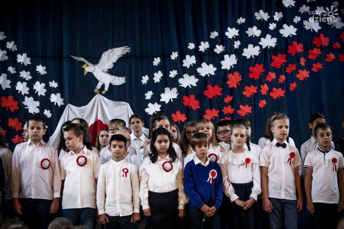 Akademia z okazji Święta Niepodległości w PSP 13 (zdjęcia)