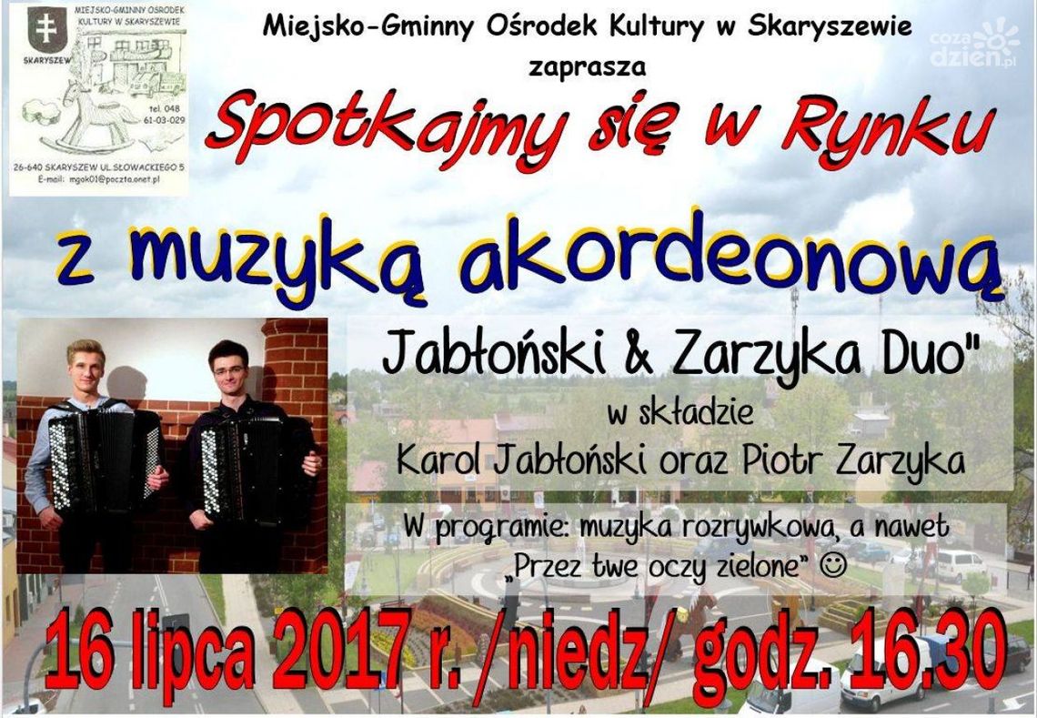 Akordeony na rynku w Skaryszewie