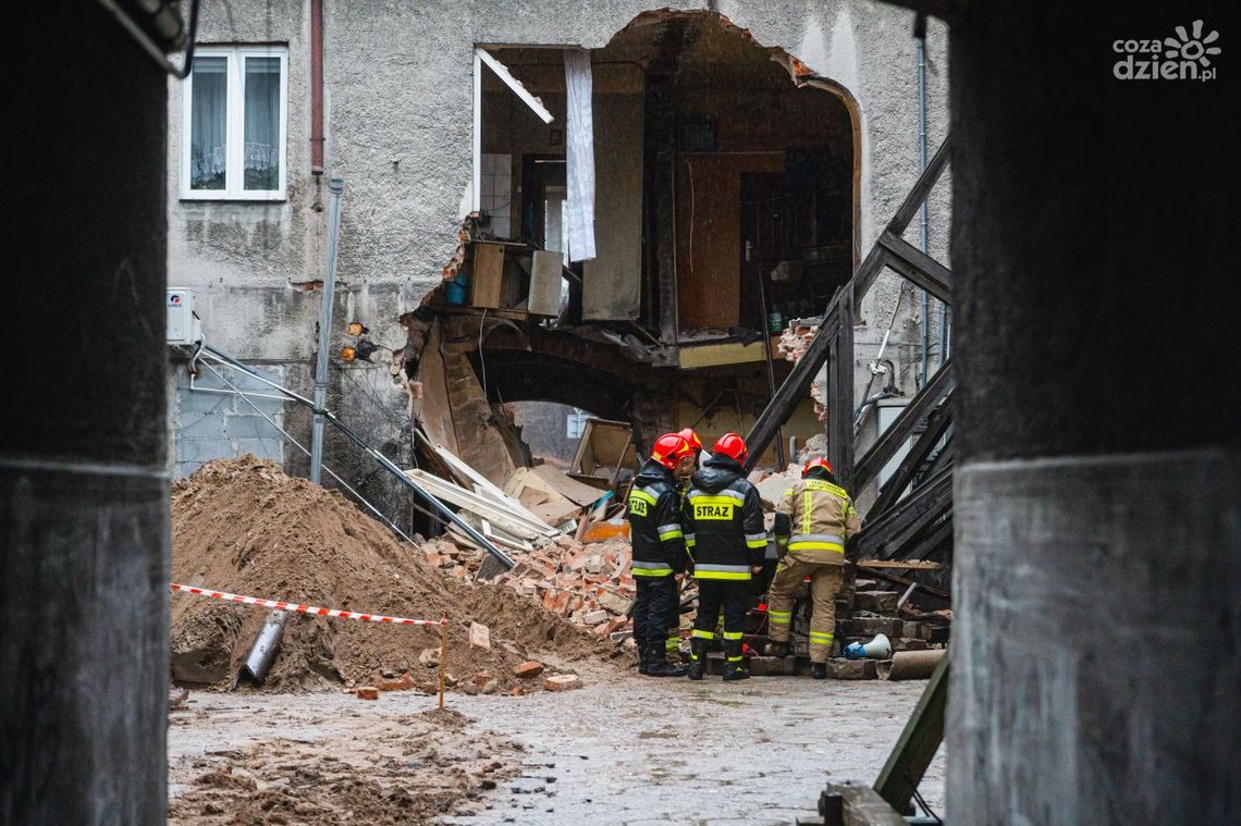 Aktualizacja! Zawaliła się część kamienicy przy ul. 25 Czerwca [zdjęcia i wideo]