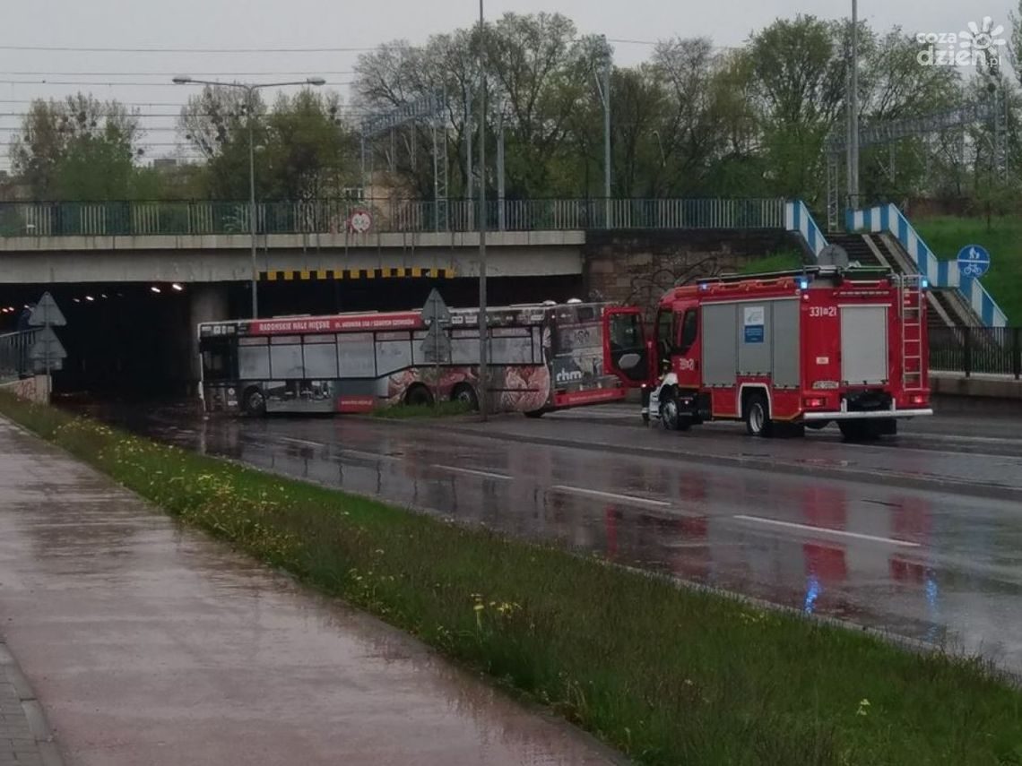 Al. Grzecznarowskiego zalana [Aktualizacja]