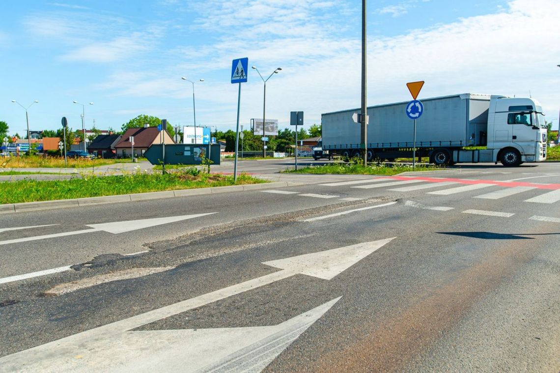 Al. Wojska Polskiego. Do wymiany osiem metrów asfaltu