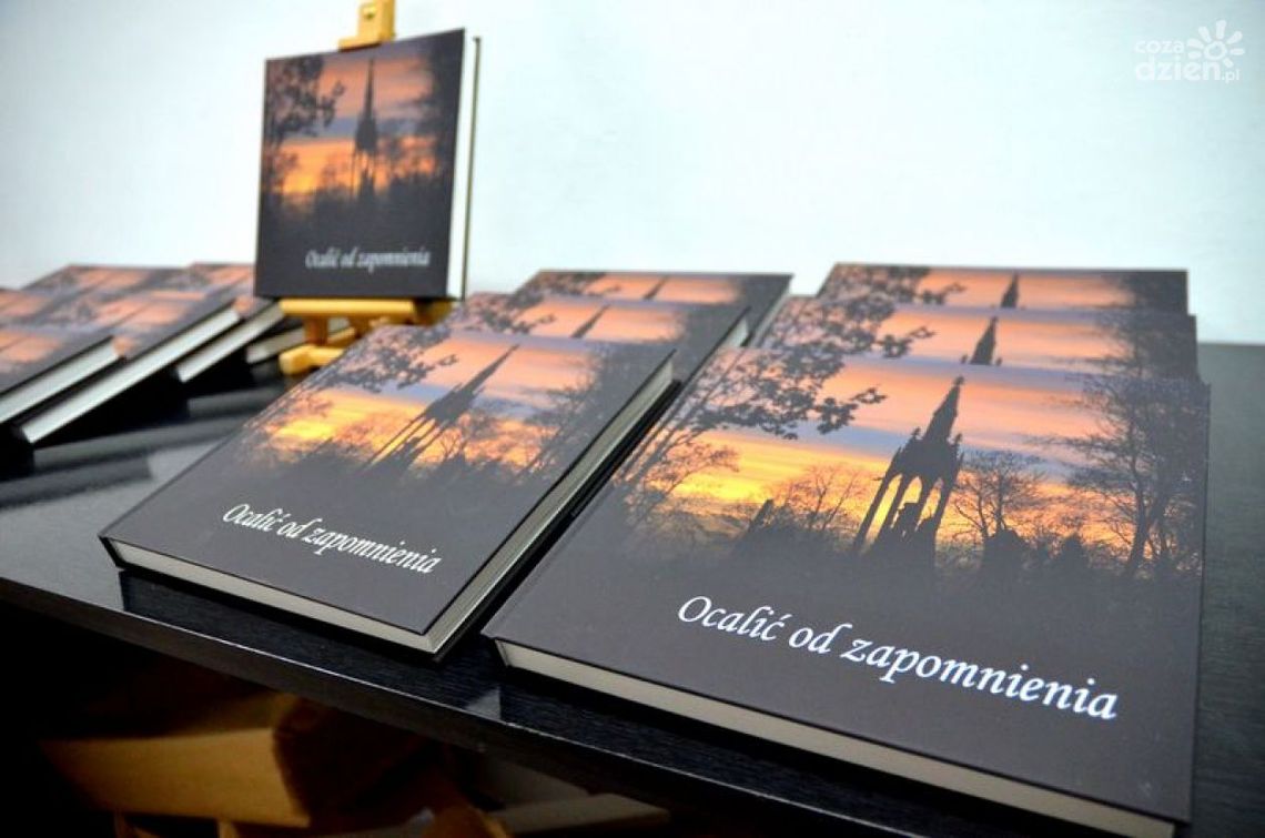 Album na 200 - lecie cmentarza przy ulicy Limanowskiego