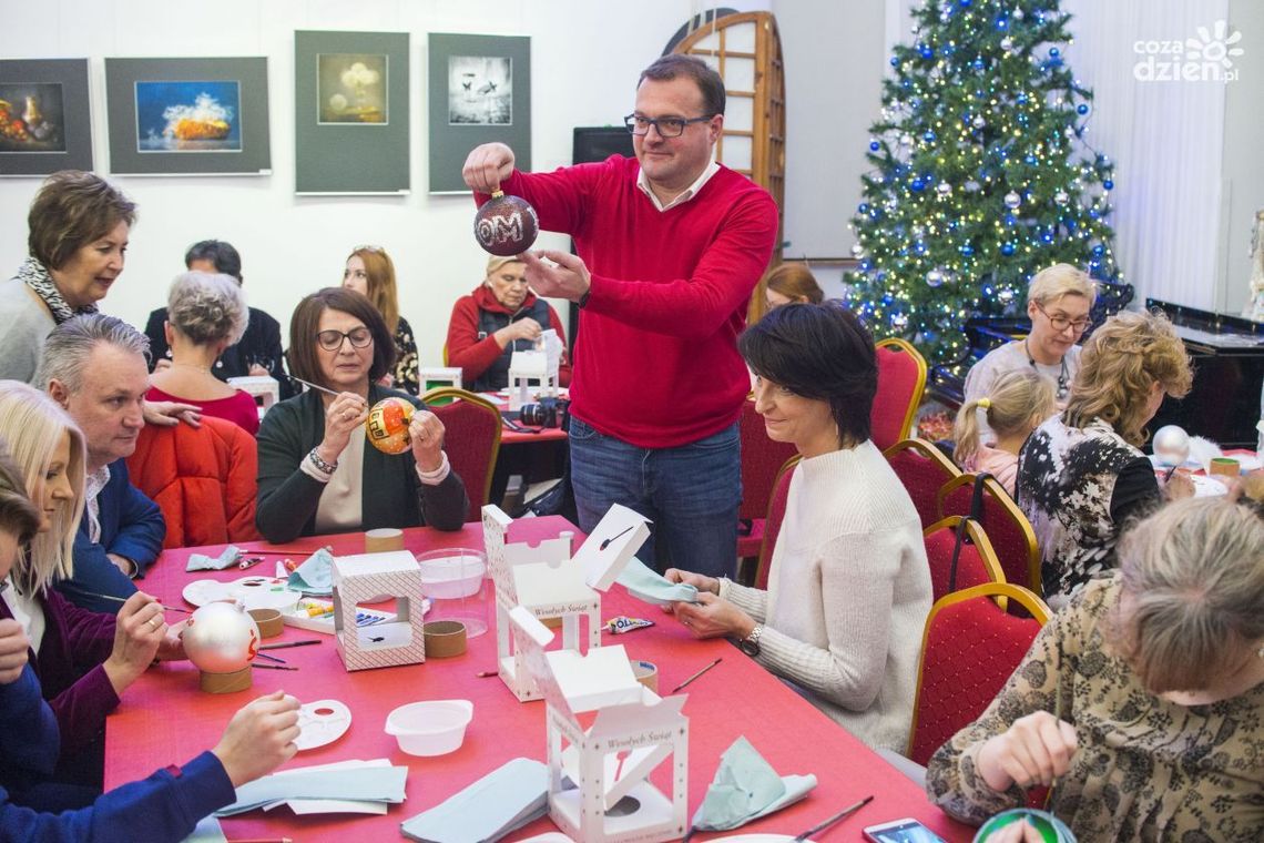Ale cudeńka! Radomianie malowali bombki
