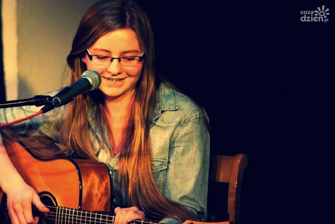 Aleksandra Jaworska i uczniowie z PSP nr 3 na "Muzycznych fontannach" Aleksandra Jaworska i uczniowie z PSP nr 3 na "Muzycznych fontannach"