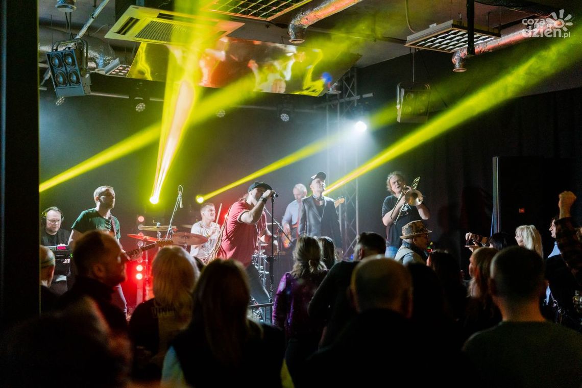 Alicetea zaprasza na Świąteczny Koncert w Amfiteatrze Alicetea zaprasza na Świąteczny Koncert w Amfiteatrze