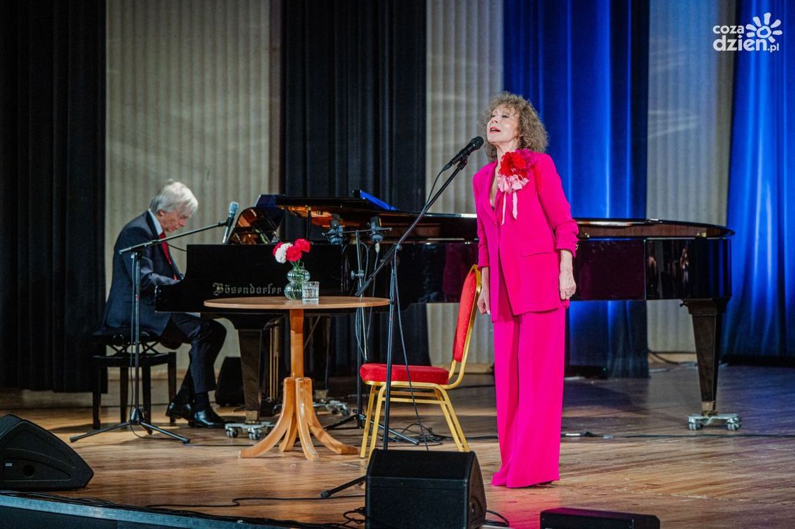 Alicja Majewska zaśpiewała piosenki Korcza i Andrusa