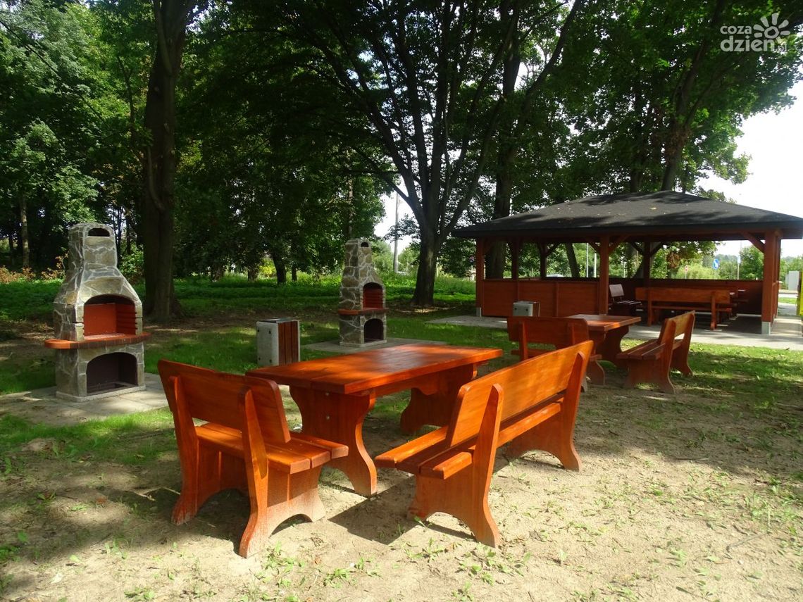 Altana przy boisku w Zwoleniu już gotowa. Za nami oficjalne otwarcie Altana przy boisku w Zwoleniu już gotowa. Za nami oficjalne otwarcie