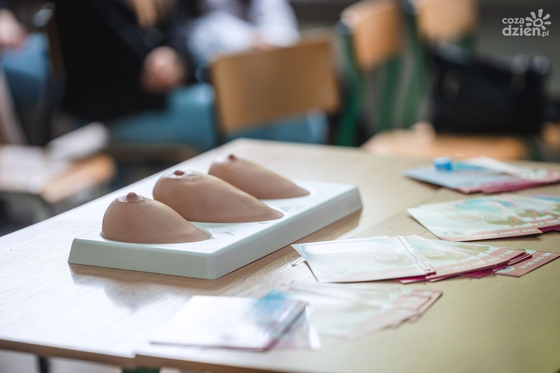 Amazonki po raz drugi z akcją edukacyjną „Badamy nie tylko mamy" Amazonki po raz drugi z akcją edukacyjną „Badamy nie tylko mamy"