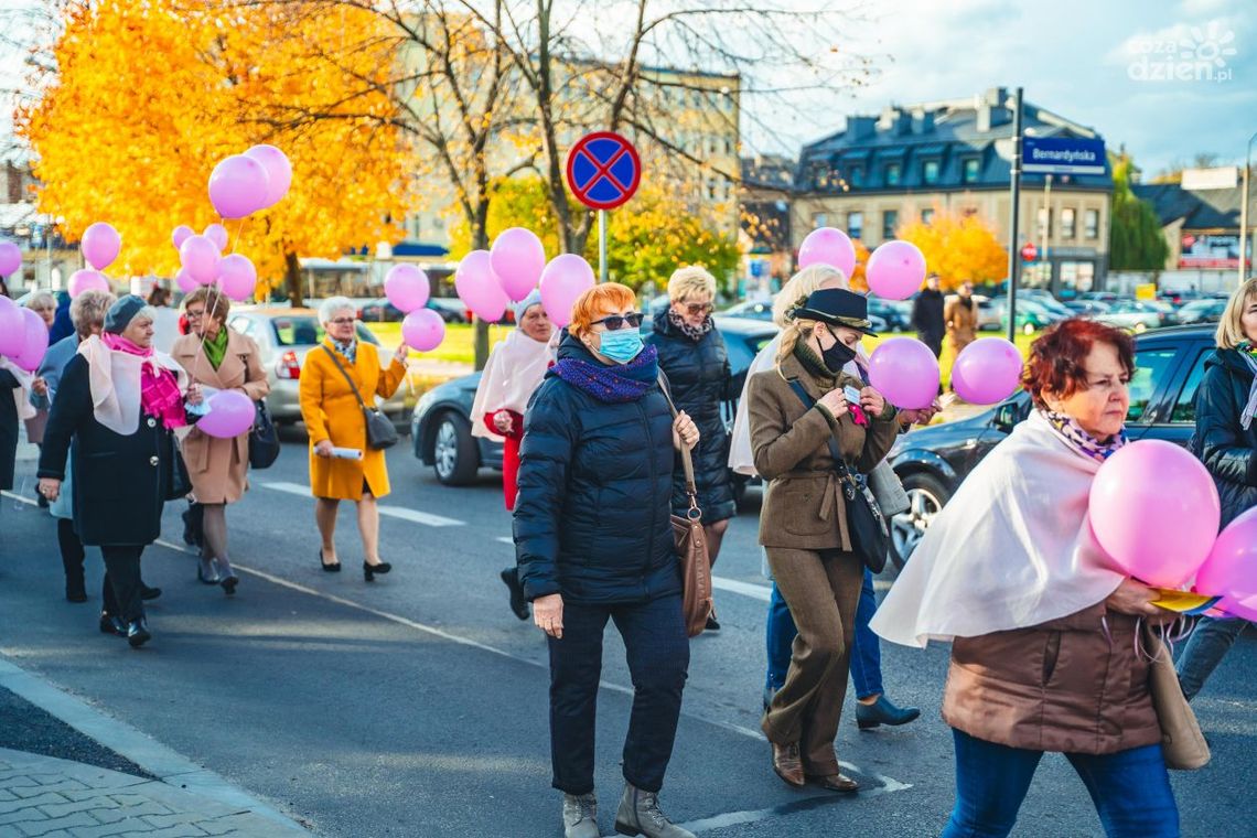 Amazonki przeszły ulicami miasta. Zachęcały do badań