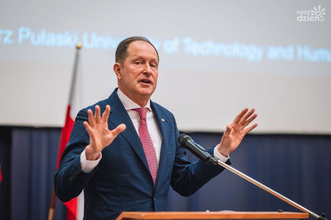 Ambasador USA: Polska jest supermocarstwem w pomocy humanitarnej