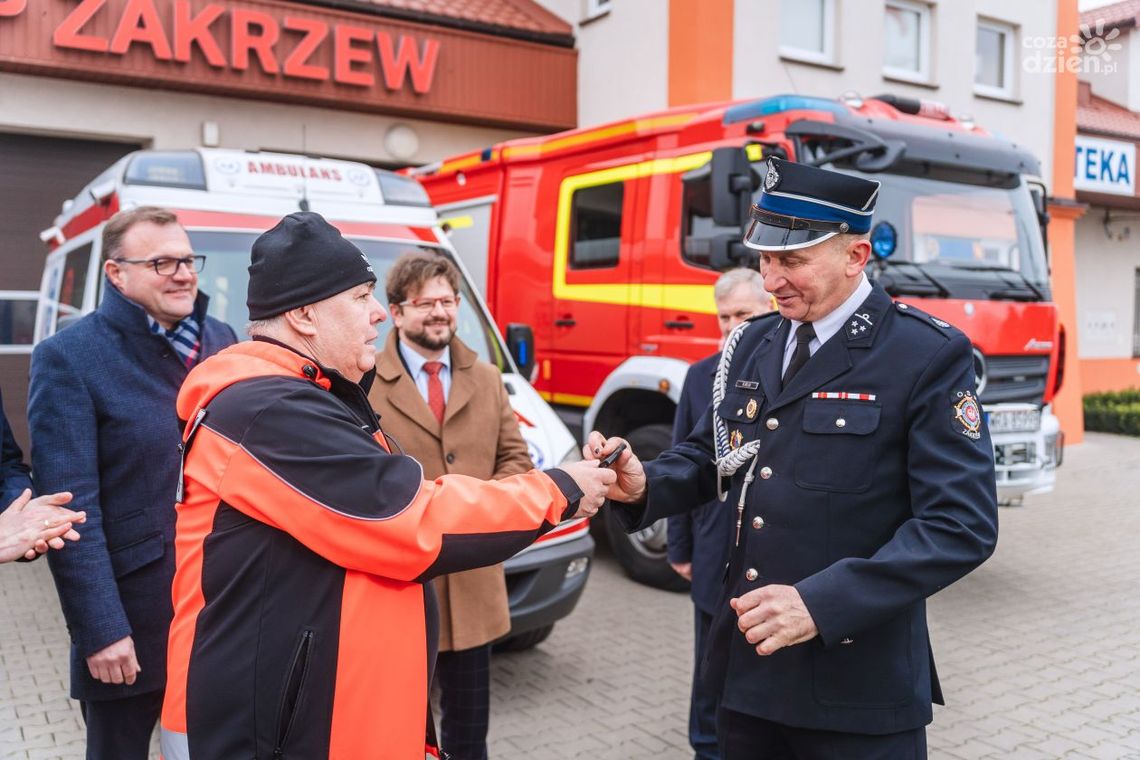 Ambulans wesprze strażaków z Zakrzewa