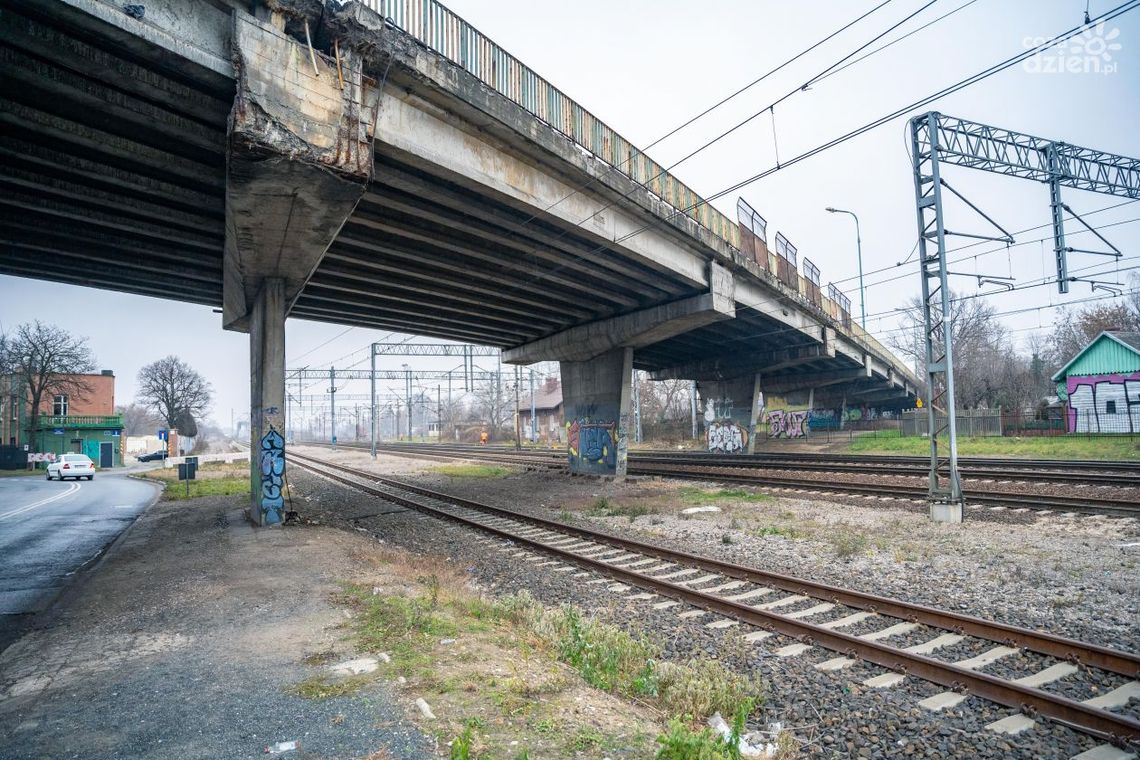 Ani ździebełka polityki