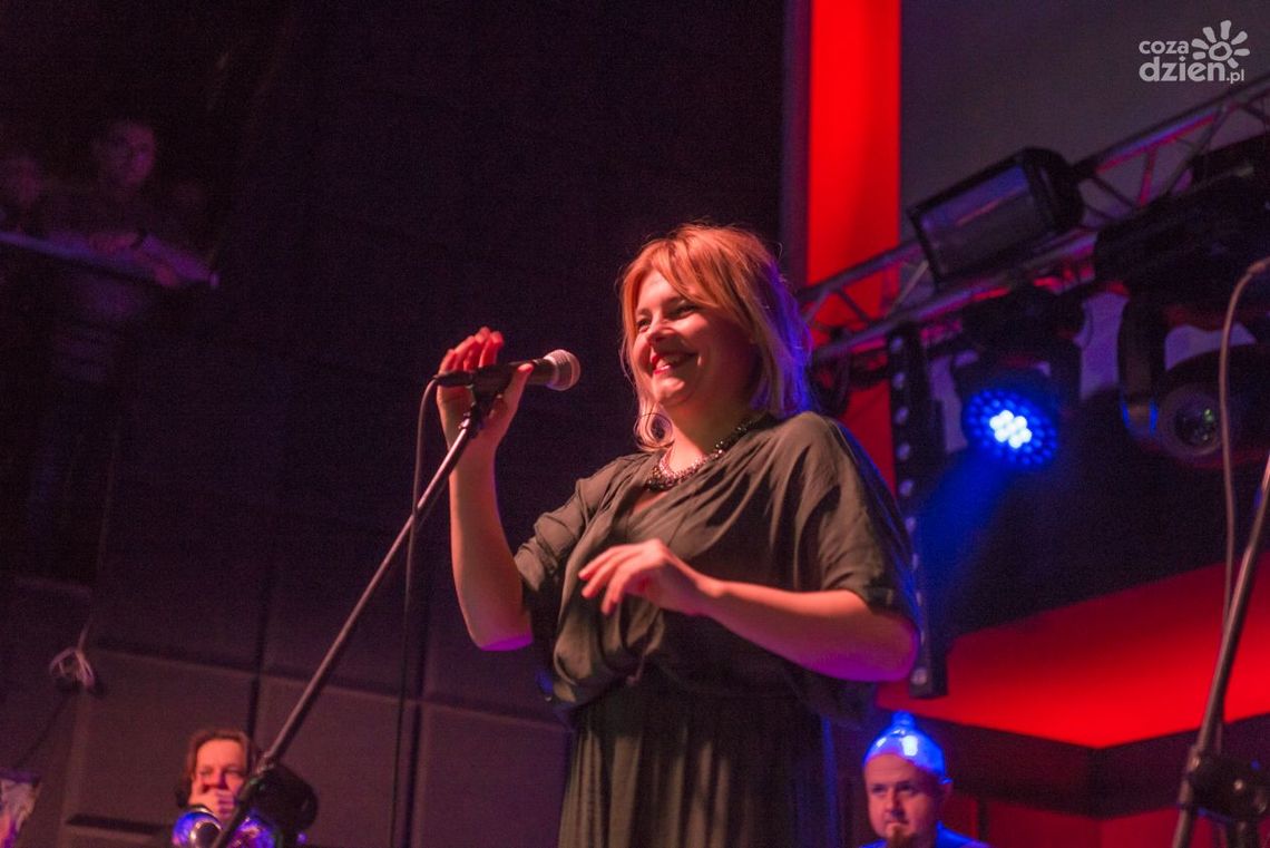 Ania Dąbrowska zaprasza na koncert w hali Radomskiego Centrum Sportu. Wystąpi też Jan Majewski