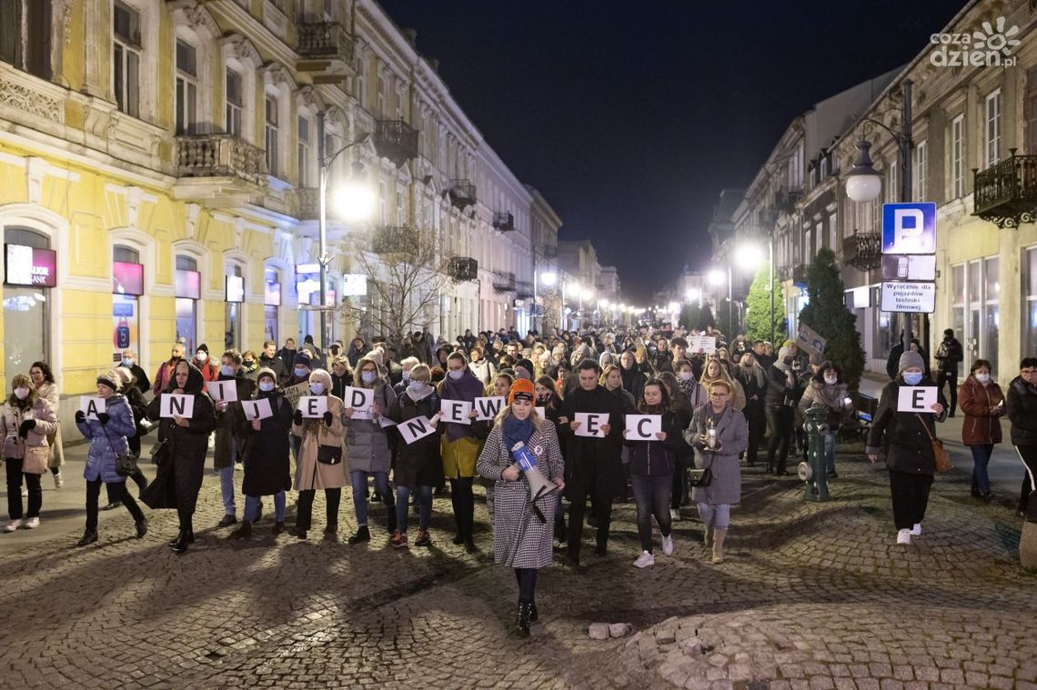 #AniJednejWięcej. Protest po śmierci Izabeli z Pszczyny (zdjęcia)