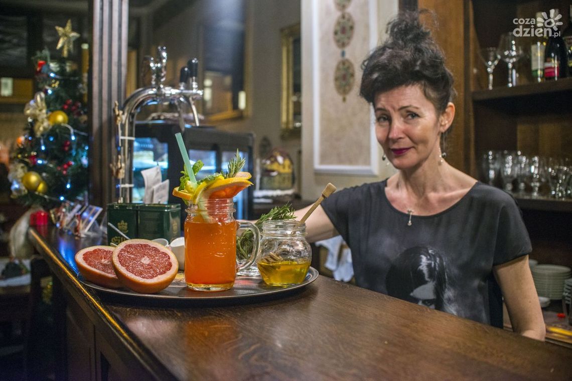 Anita Rychtelska (Marcus Cafe) rozgrzewa zimową herbatą