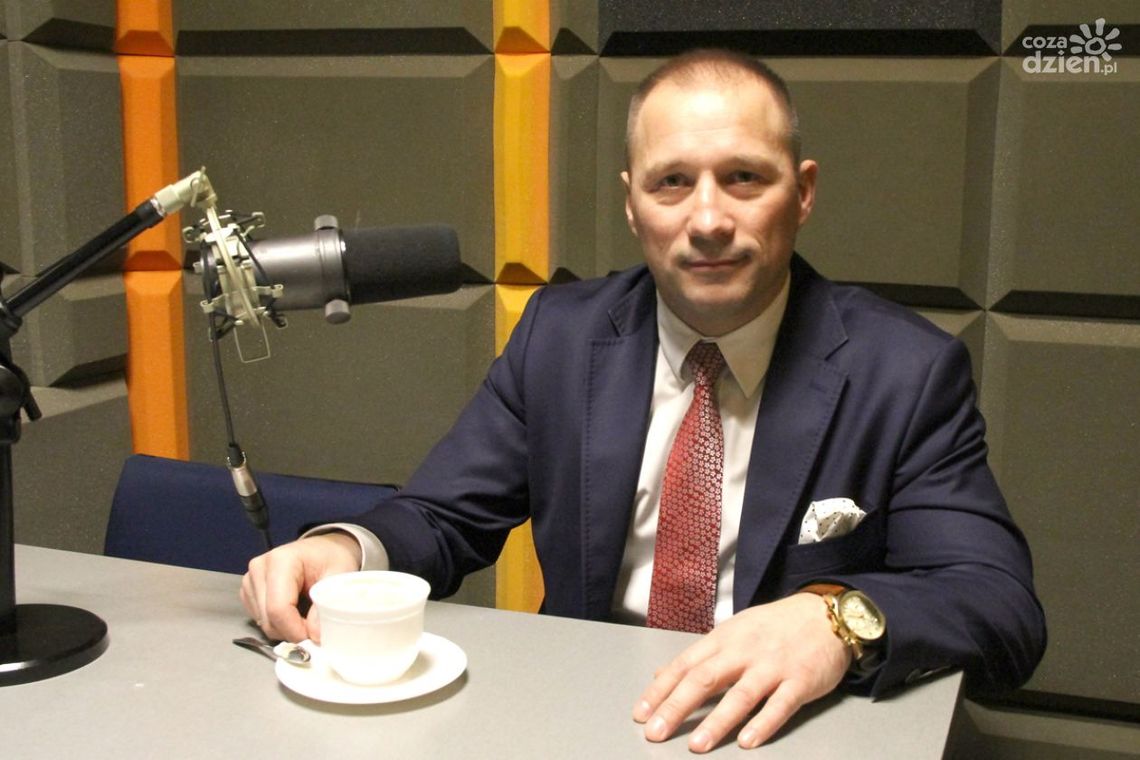 Artur Ludew - rozmowa w studiu lokalnym Radia Rekord