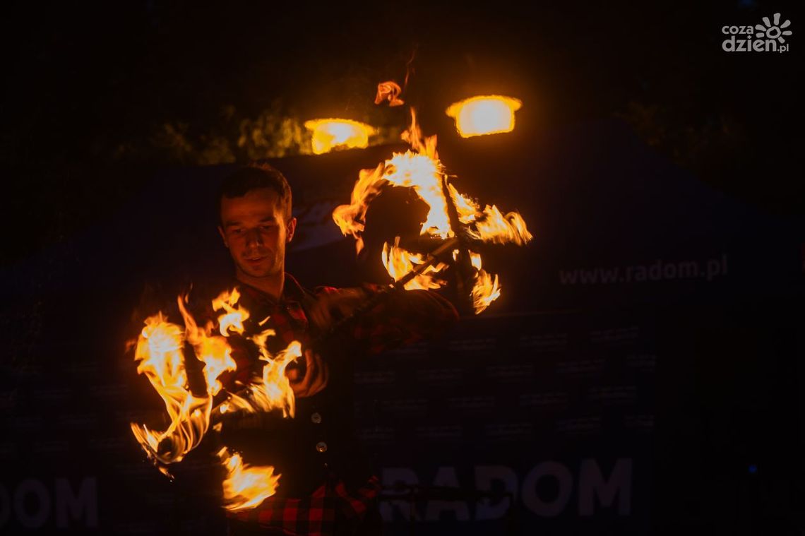 Artyści uliczni na deptaku