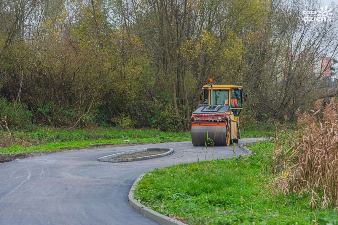 Asfalt na bulwarach. Inwestycja na ukończeniu