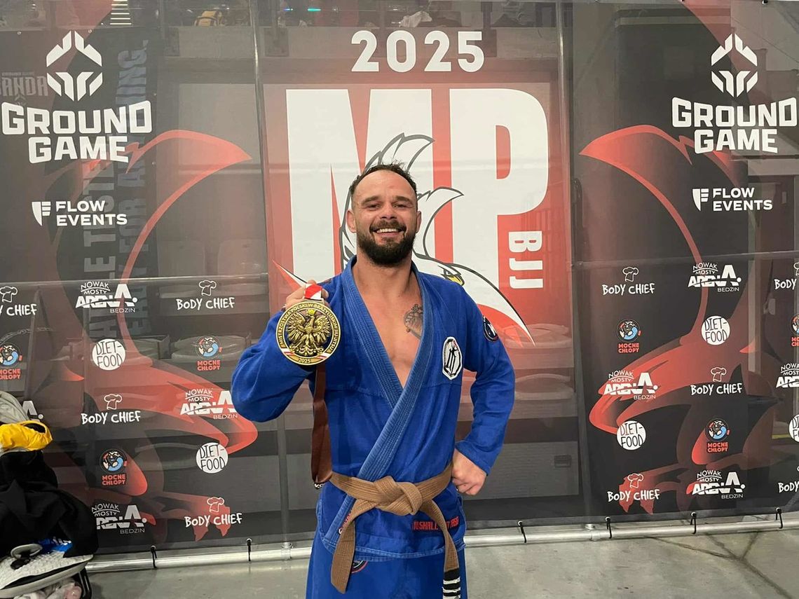 Aspirant Karol Kurembski z radomskiej policji ze złotym medalem na Mistrzostwach Polski w Brazylijskim Jiu-jitsu