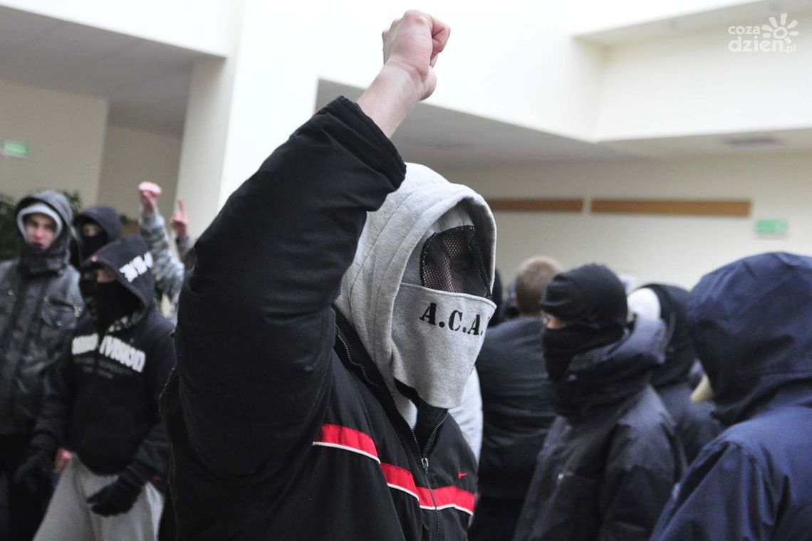 Awantura podczas wykładu Adama Michnika! (VIDEO)