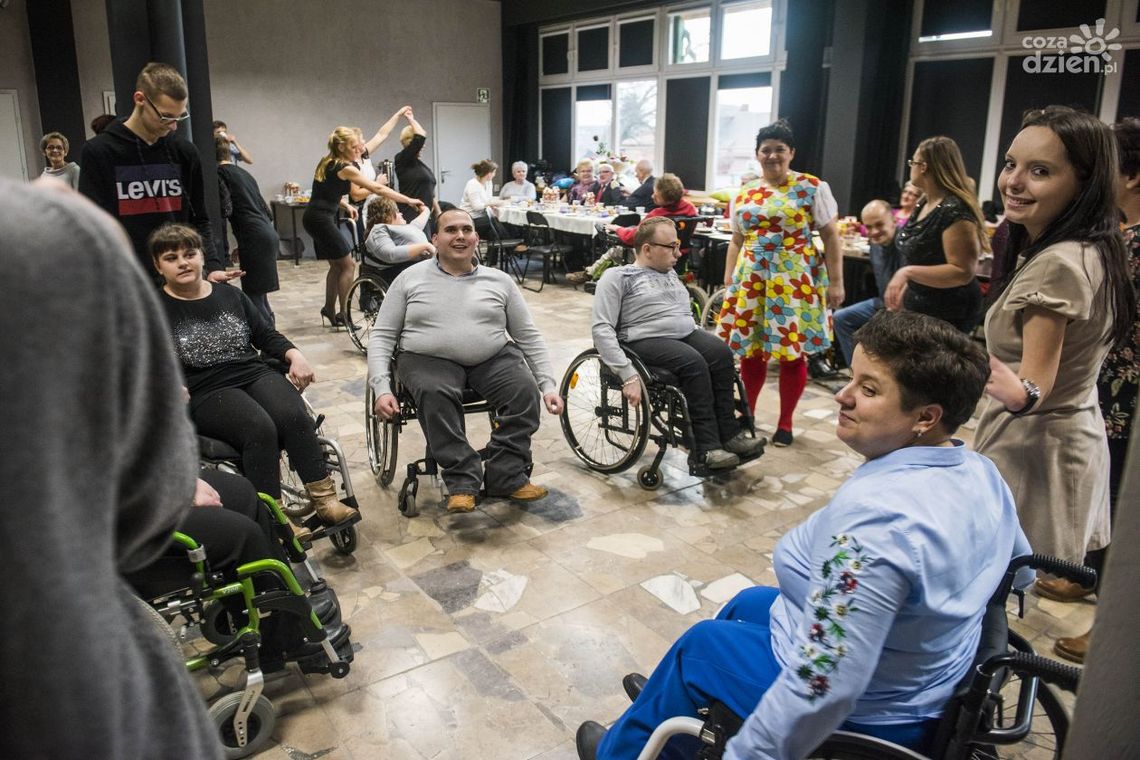 Bal karnawałowy osób niepełnosprawnych