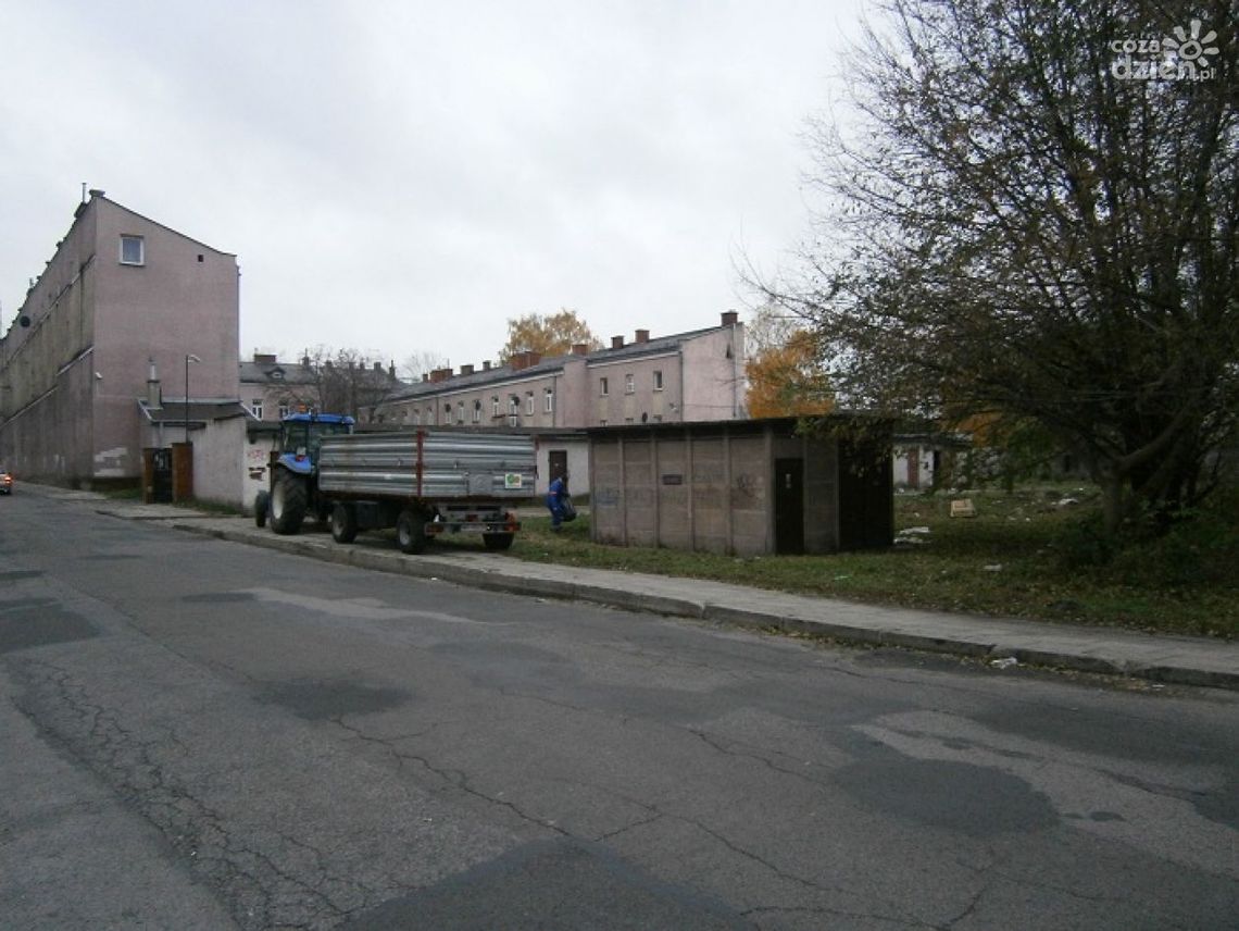 Bałagan, libacje i zwłoki na miejskim terenie Bałagan, libacje i zwłoki na miejskim terenie