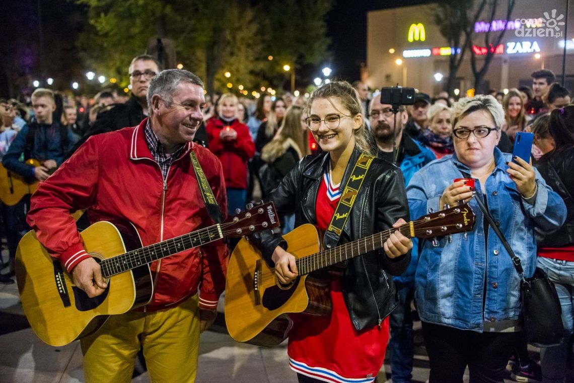 "Barka" na 100 gitar. W hołdzie papieżowi