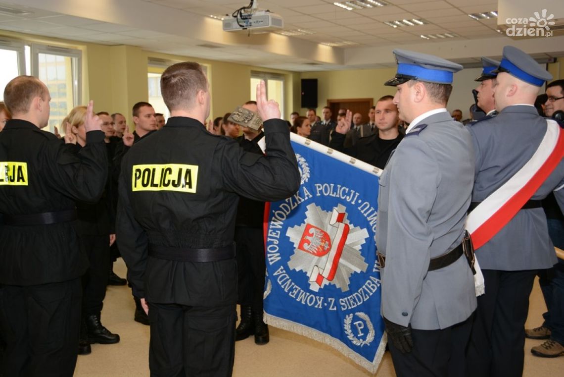 Będą przyjęcia do policji. A na razie ślubowanie Będą przyjęcia do policji. A na razie ślubowanie