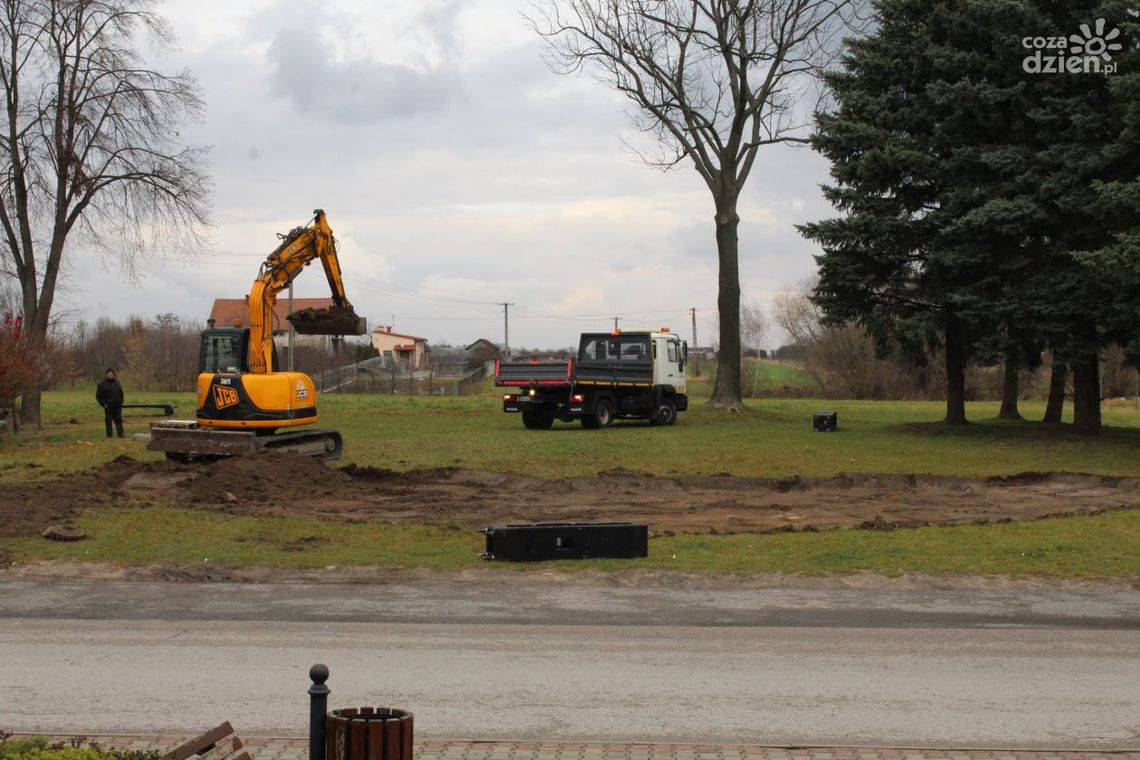 Będzie nowe otoczenie wokół Urzędu Gminy w Starej Błotnicy Będzie nowe otoczenie wokół Urzędu Gminy w Starej Błotnicy
