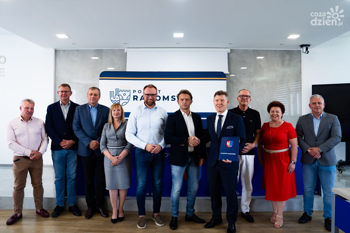 Będzie nowe rondo i rozbudowa dróg w gminie Jedlińsk. Właśnie podpisano umowę Będzie nowe rondo i rozbudowa dróg w gminie Jedlińsk. Właśnie podpisano umowę