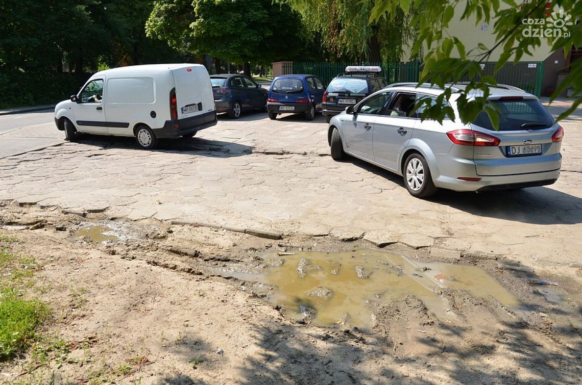 Bedzie nowy parking przed podstawówką na Miłej! Bedzie nowy parking przed podstawówką na Miłej!