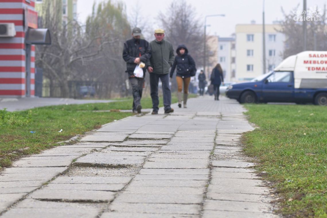 Będzie równy chodnik wzdłuż ulicy Paderewskiego