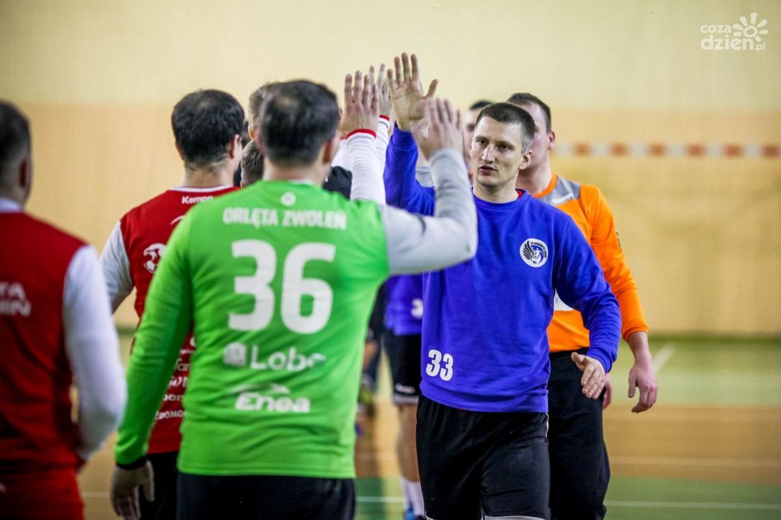 Beniaminek ze Zwolenia sprawił niespodziankę i w stolicy pokonał AZS UW. 