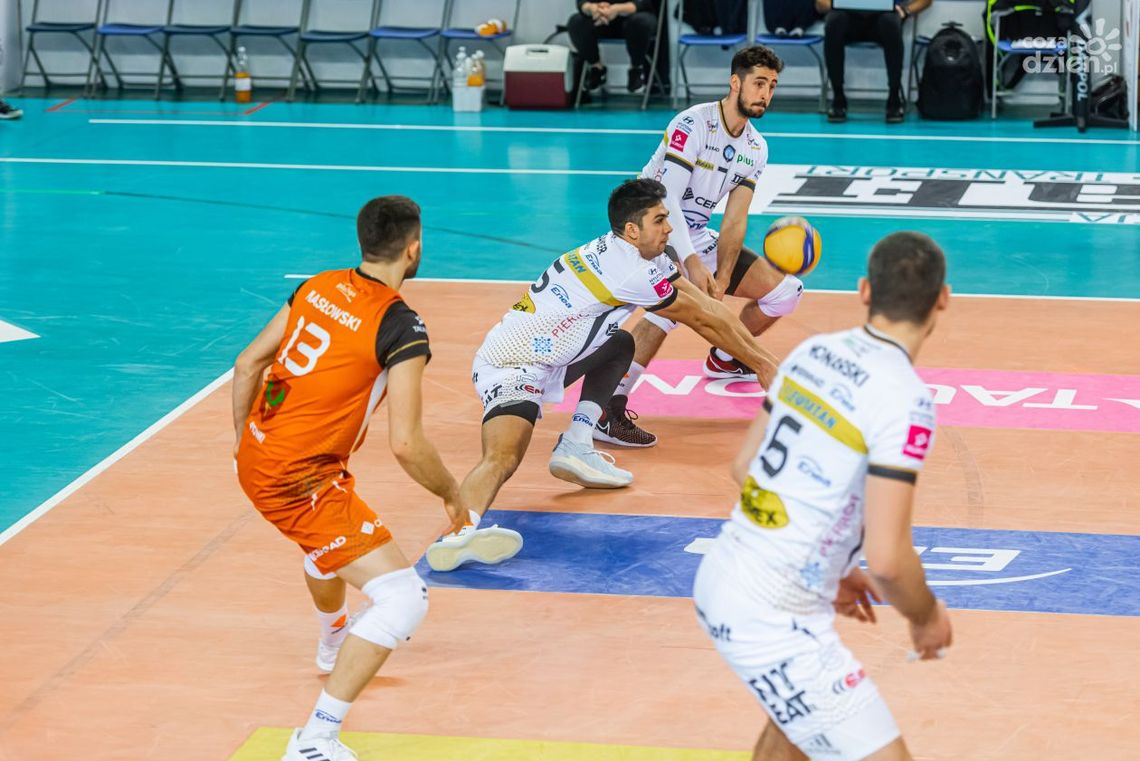 Bez seta w Bełchatowie. Cerrad Enea Czarni powalczyli tylko w dwóch partiach Bez seta w Bełchatowie. Cerrad Enea Czarni powalczyli tylko w dwóch partiach